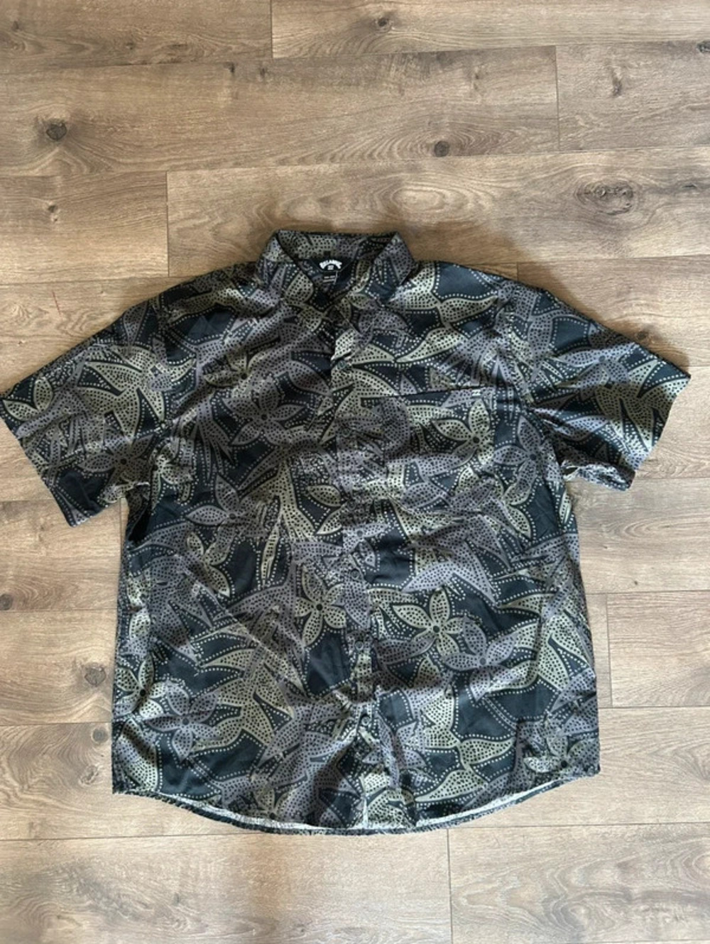 billabong XXL/EEG men’s vintage floral button-up shirt